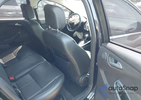 2016 Ford Focus Titanium z USA, uszkodzony, nr VIN 1FADP3J29GL305154